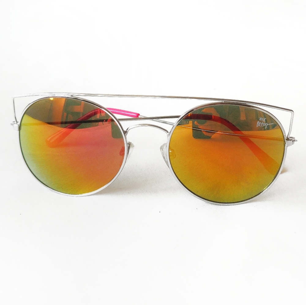 NWOT Betsey Johnson red aviator sunglasses
